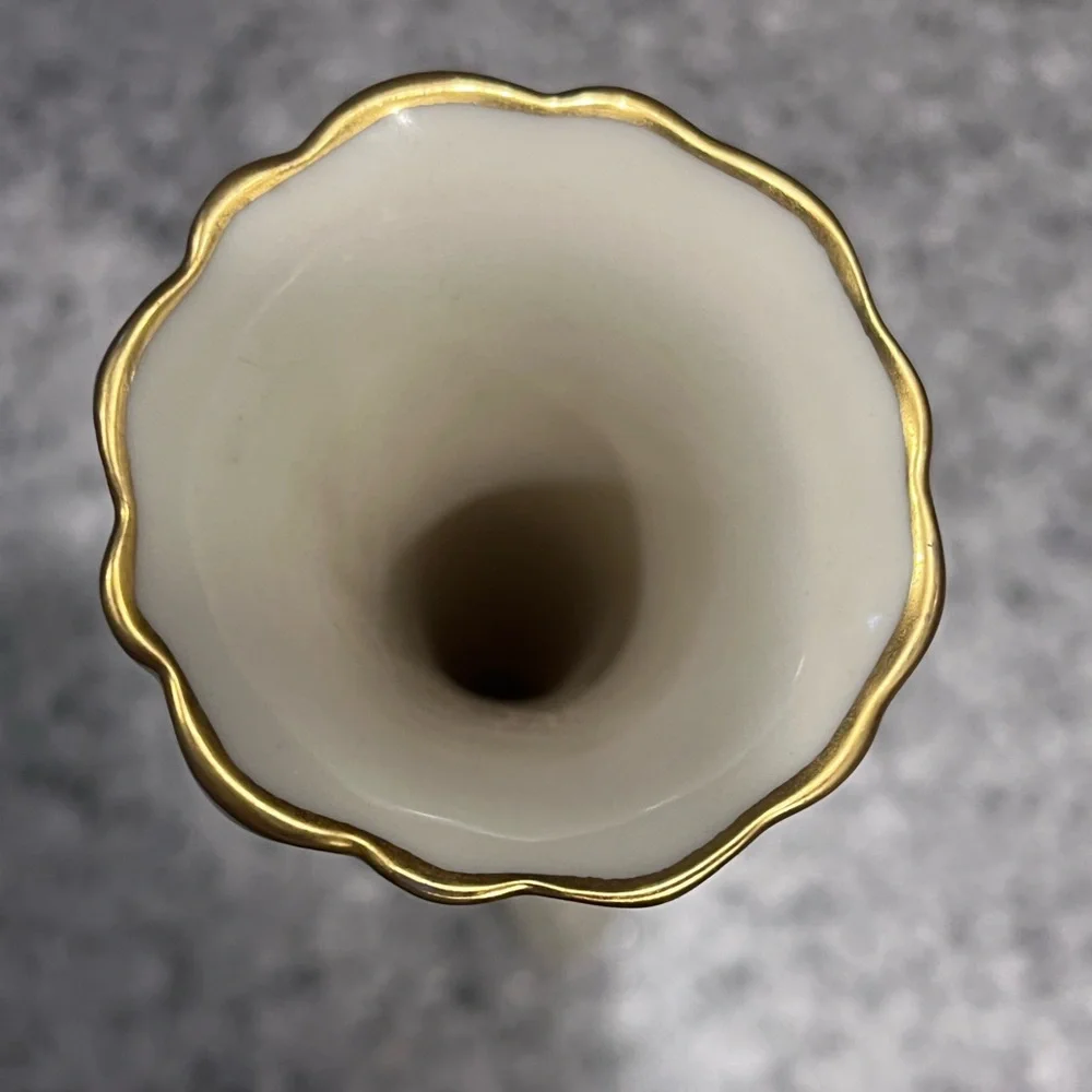 Vintage Lenox Bud Vase: 24k gold rim (footed base)